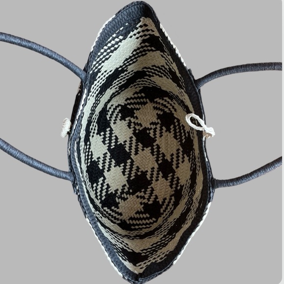 Chic Black and White Woven Tote Bag - Picture 7 of 15